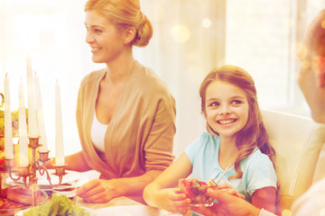 Obraz na płótnie Canvas smiling family having holiday dinner at home