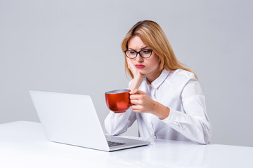 young woman sitting in the table and using laptop