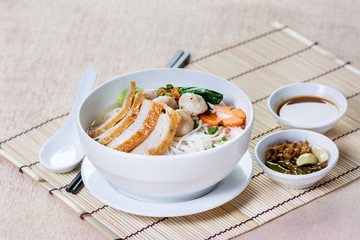 Noodle with fish meat ball and sauce