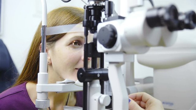 Medical biomicroscope device laser shine inside eye 4K