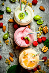 Berry smoothies with nuts.