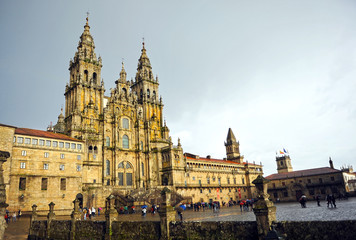 Fototapeta na wymiar Catedral de Santiago de Compostela bajo la lluvia, España