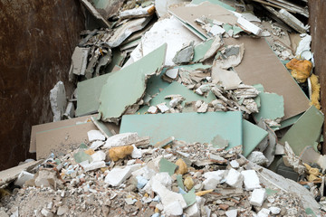 Container / container full of plasterboard and waste