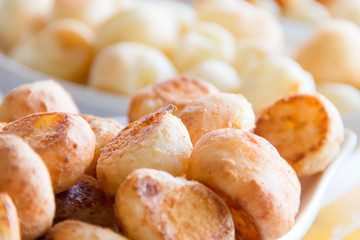 Pão de queijo crocante