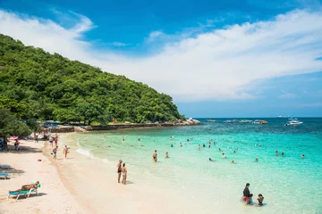 Fotobehang Heavenly Turquoise Water of Koh Larn Beach Near Pattaya, Thailand © panithi33