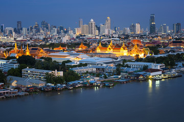 Fototapeta na wymiar Grand palace at twilight in Bangkok, Thailand