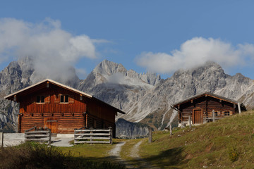 Urige Berghütte in den österreichischen Alpen
