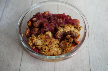 Vegan apple and berry crumble