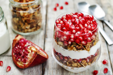 Greek yogurt granola Pomegranate parfait
