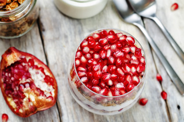 Greek yogurt granola Pomegranate parfait