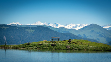 Bergsee mit Blick auf die Berge