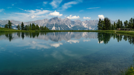 Bergsee mit Blick zum Kaisergebirge