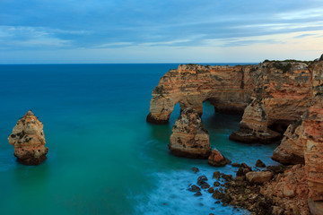 Fototapeta premium Evening Atlantic rocky coastline near Lagoa, in Algarve, Portuga