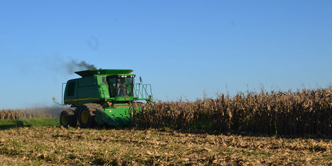 Obraz premium Opening Up the Field in the Combine