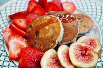 Vegan pancakes with fresh figs and strawberries