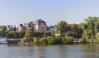 Fototapeta premium the banks of the main river in Frankfurt Hoechst