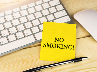 No smoking on sticky note on work table