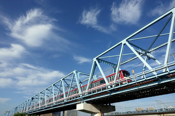 Fototapeta na wymiar 鉄橋の電車_368