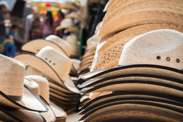 Sombreros de paja que se ponen los campesinos en el trabajo.