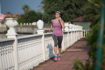 Obraz premium sporty woman jogging