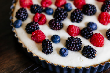 Berry and marscapone tart