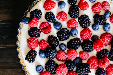 Berry and marscapone tart