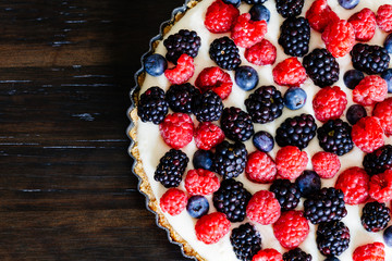 Berry and marscapone tart