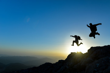 zirveye ulaşma sevinci ve mutluluğu