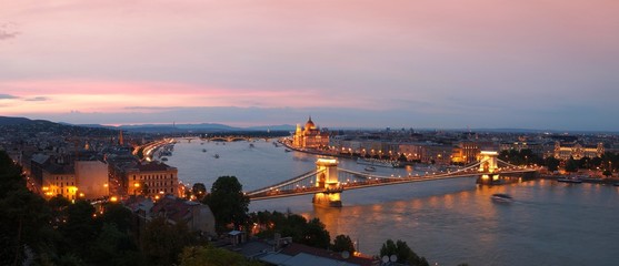 Fototapeta na wymiar Budapest by night with Szechenyi Chain Bridge and Hungarian parliament building