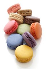 カラフルなマカロン/白背景