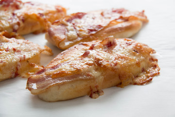  bacon and mozzarella  cheese on bread
