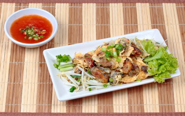 Fried oyster with bean sprouts and shallot as 