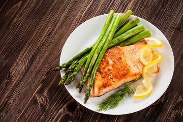 Grilled salmon and asparagus 