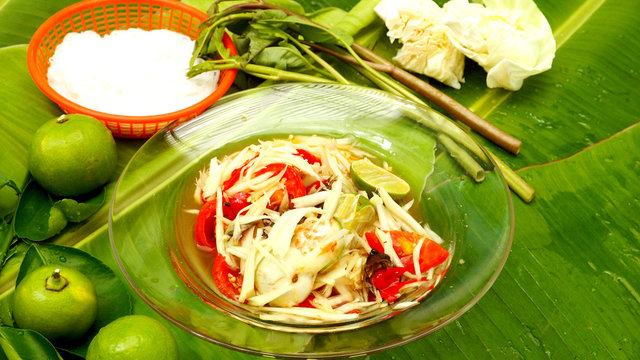 Papaya Salad and rice noodle on banana leaf