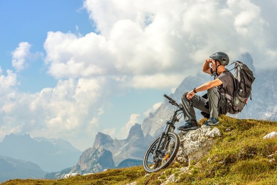 Biker on the Mountain Trail © Tomasz Zajda