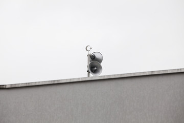 Gebetsruf zum Freitagsgebet an einer Moschee