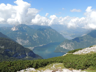 Fototapeta na wymiar панорамный вид на вершины гор 