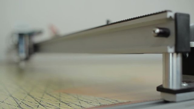 Head of cut machine goes from one side to another