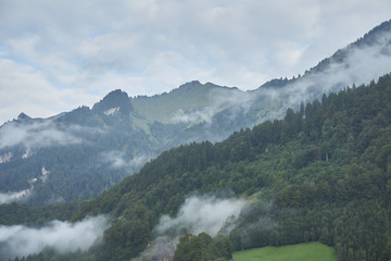 Fototapeta na wymiar Wolken in den Alpen