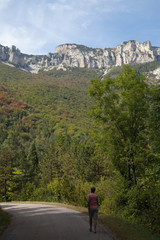 Promeneuse dans le cirque d'Archiane