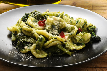 Orecchiette alle cime di rapa Brassica rapa sylvestris Cucina italiana Stängelkohl Italienische...