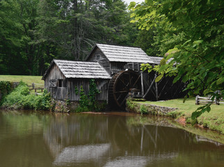 Fototapeta na wymiar Mabry Mill at Blue Ridge Parkway (USA)