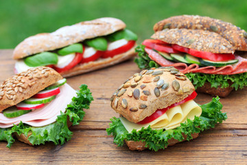 deftige Brotzeit im Garten