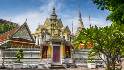 Fototapeta premium Thai art architecture in Wat Phra Chetupon Vimolmangklararm (Wat Pho) temple in Thailand.