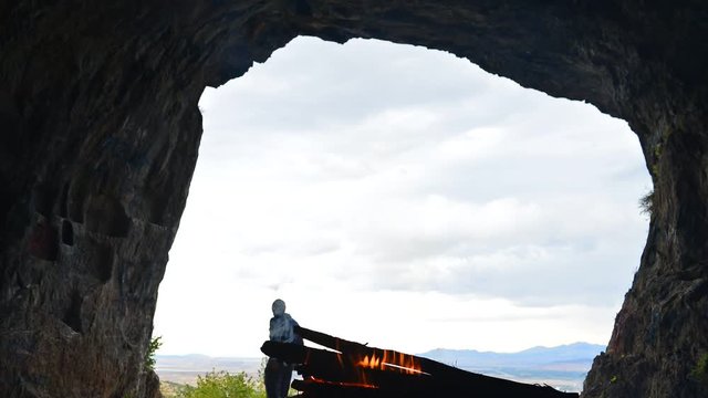 maceracı adamlar ve mağara gezisi