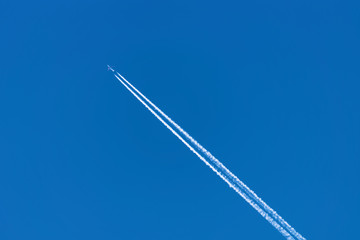 Avion dans le ciel