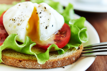 toast  with poached egg