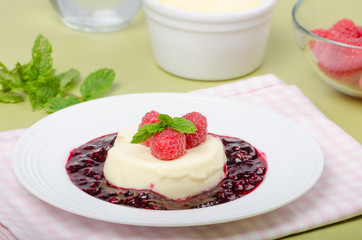 Vanilla panna cotta