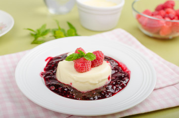 Vanilla panna cotta