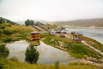 Fototapeta na wymiar Alpine lake Kezenoi Am in Chechnya in the summer